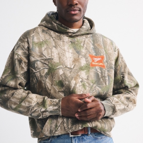 NWT Abercrombie & Fitch Miller High Life Graphic Popover Hoodie size Large - Picture 2 of 9